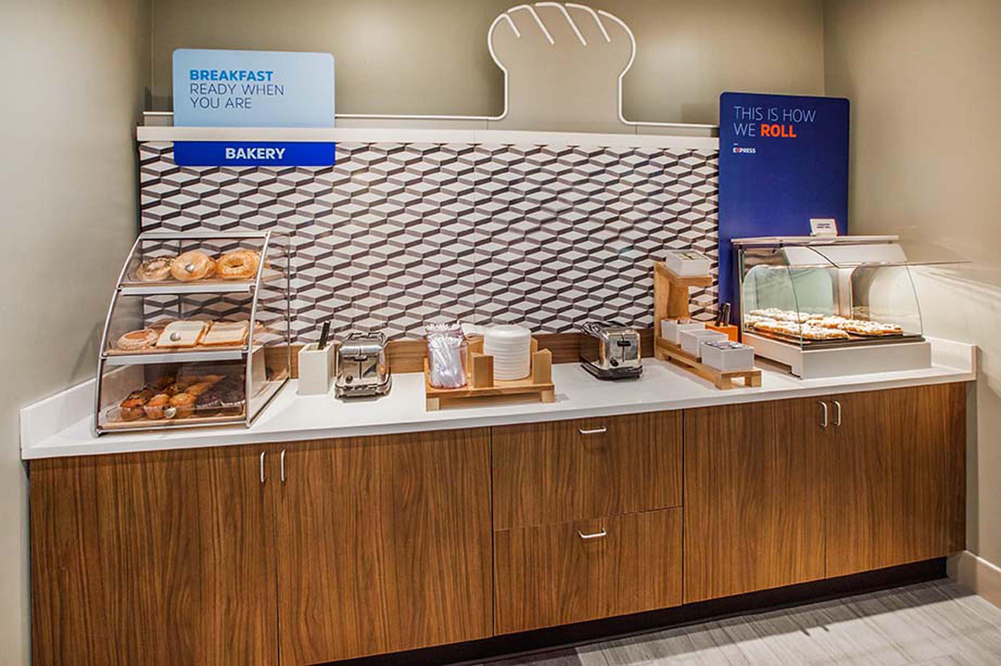 Holiday Inn Express Boston North-Woburn By Ihg Экстерьер фото
