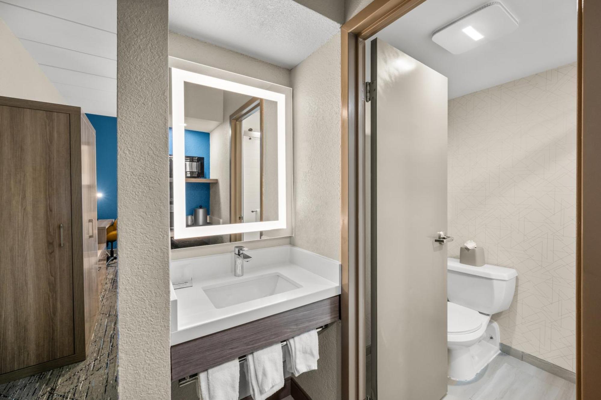 Holiday Inn Express Boston North-Woburn By Ihg Экстерьер фото