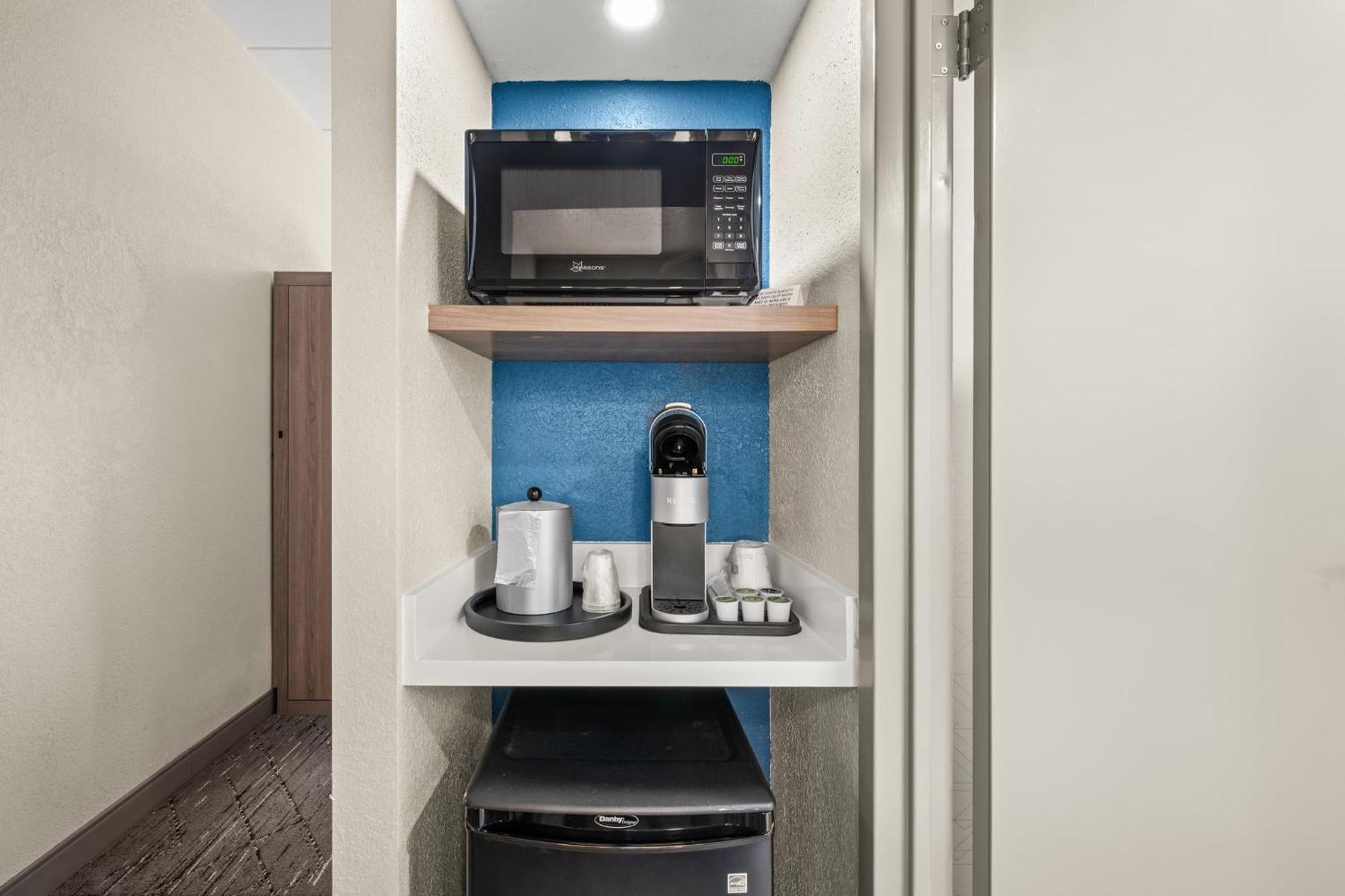 Holiday Inn Express Boston North-Woburn By Ihg Экстерьер фото