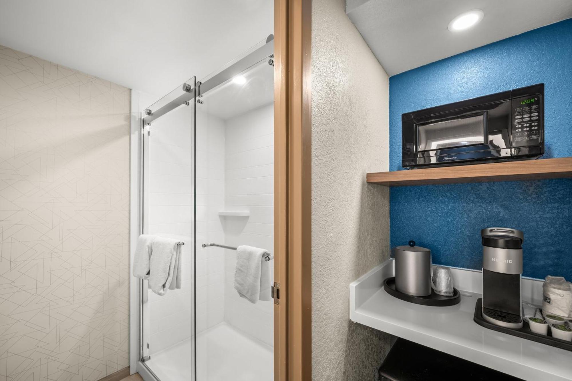 Holiday Inn Express Boston North-Woburn By Ihg Экстерьер фото